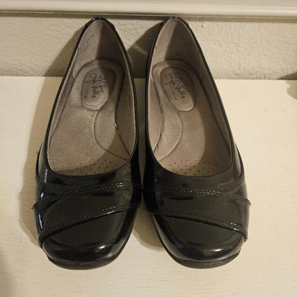 EUC Women's Life Stride Danica Black Patent Slip on Shoes Size 10M